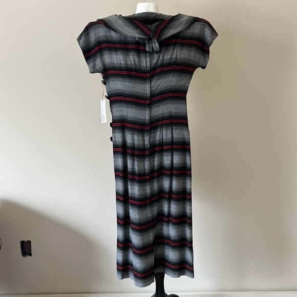 Vintage 1960s Grey and Red Striped Wiggle Dress - Picture 4 of 5